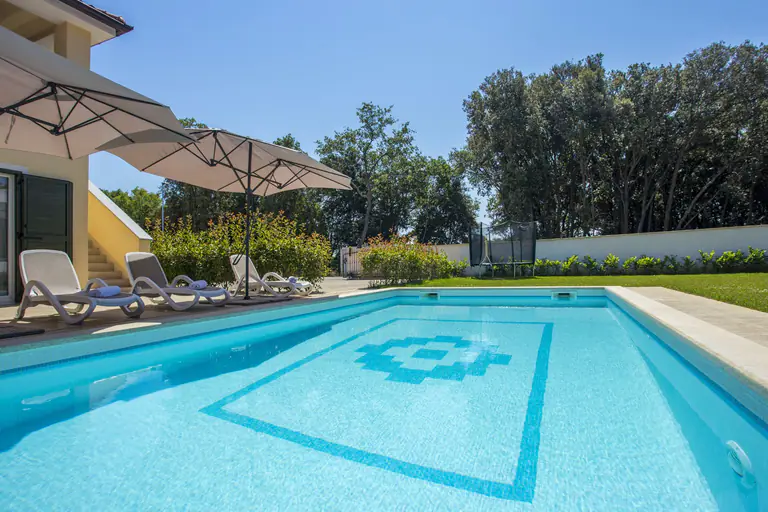 Villa Lorena — Garten & Terrasse